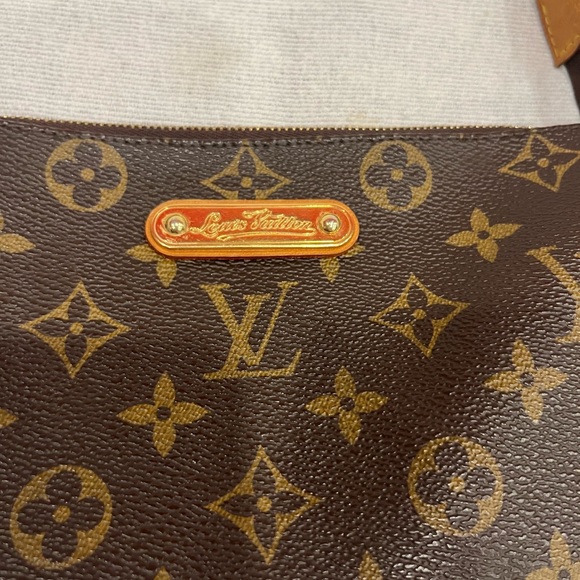 Authentic Louis Vuitton *vintage* hang bag. - Picture 2 of 7